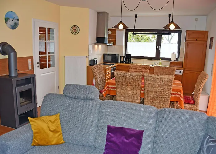 Schoenes Mit Kamin Und Sauna Im Ostseebad *