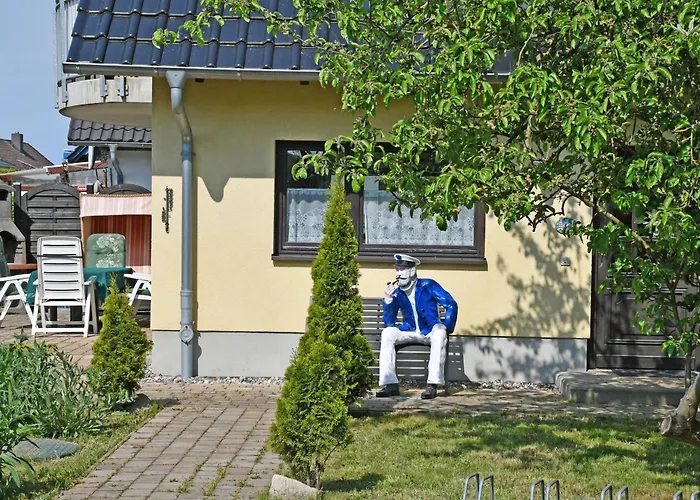 Schoenes Mit Kamin Und Sauna Im Ostseebad Lägenhet *